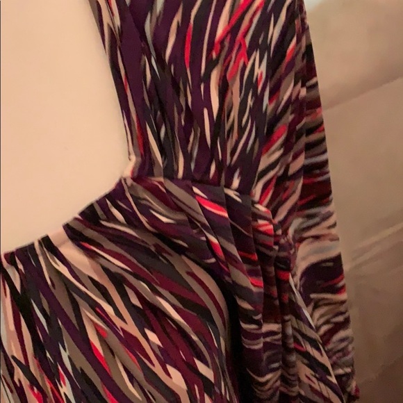 Splashes of Color Adorn this Comfy Dress - Picture 5 of 11